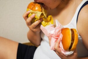 神経性過食症とは