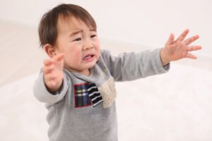 愛着障害とは